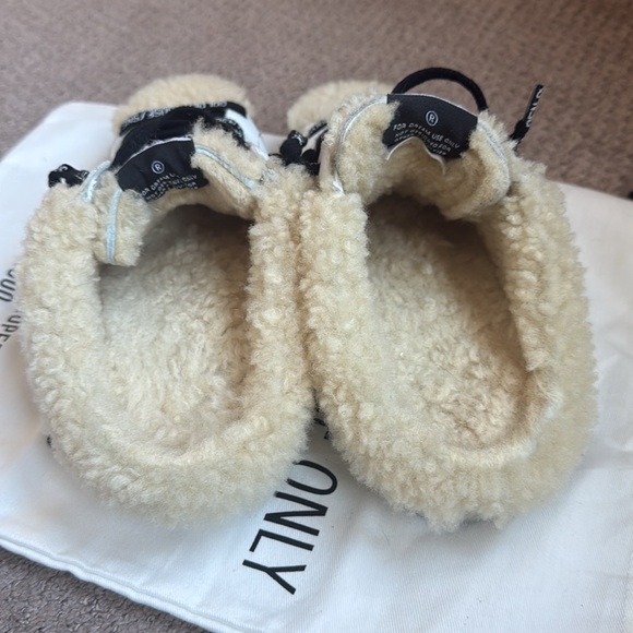 Golden Goose Shearling Black Slides (38) - Picture 4 of 4